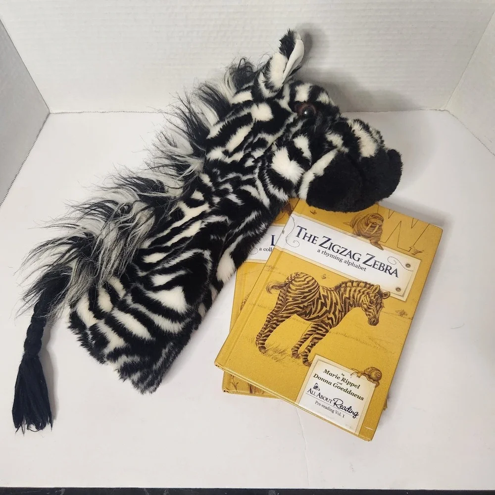 All About Reading Pre Reading Readers Lizard Lou ZigZag Zebra Ziggy Puppet